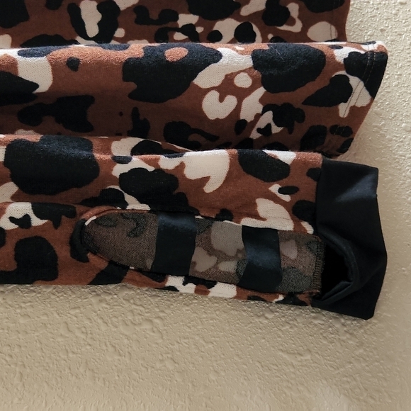 CHEETAH Print Blouse - Picture 2 of 6